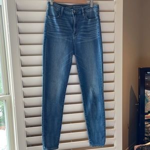 High-Waisted Jeans